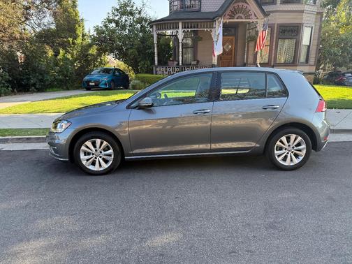Gray 2019 Volkswagen Golf 1.4T SE