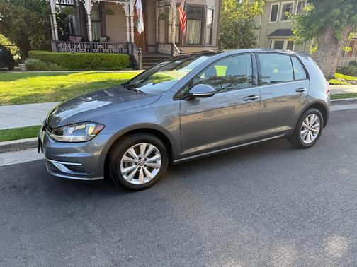 Gray 2019 Volkswagen Golf 1.4T SE