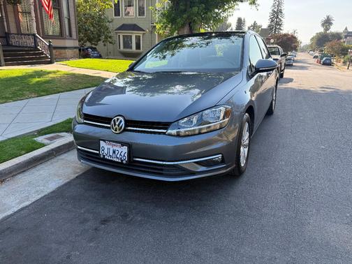 Gray 2019 Volkswagen Golf 1.4T SE