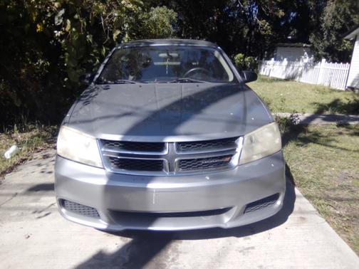 Silver 2013 Dodge Avenger SE