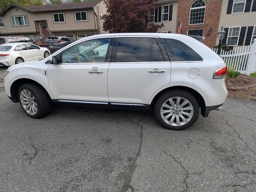 White 2013 Lincoln MKX Base