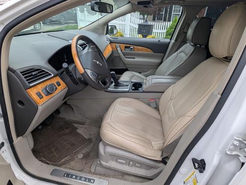 White 2013 Lincoln MKX Base