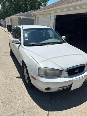 White 2002 Hyundai ELANTRA GLS