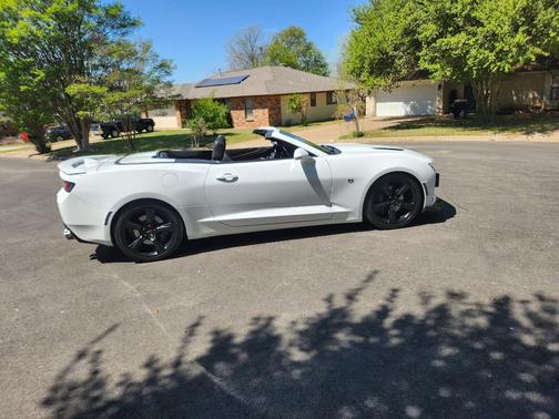 White 2018 Chevrolet Camaro 2SS