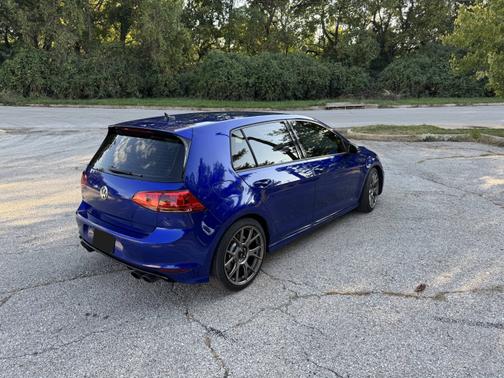 2015 Volkswagen Golf R 4-Door