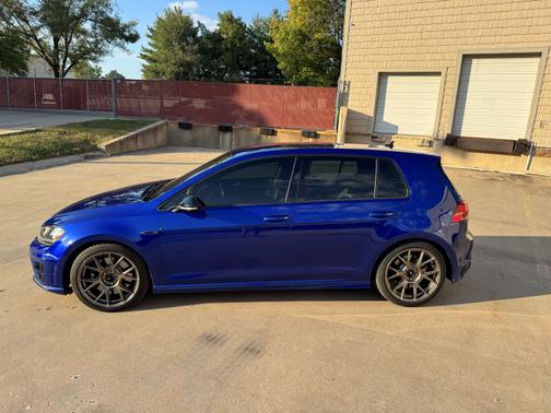 2015 Volkswagen Golf R 4-Door