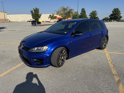 2015 Volkswagen Golf R 4-Door
