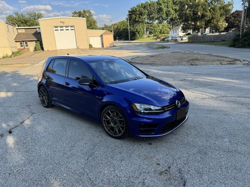 2015 Volkswagen Golf R 4-Door