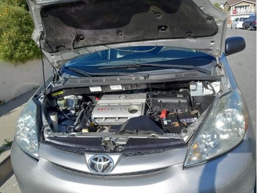 Photo 3 of 10 of 2006 Toyota Sienna LE