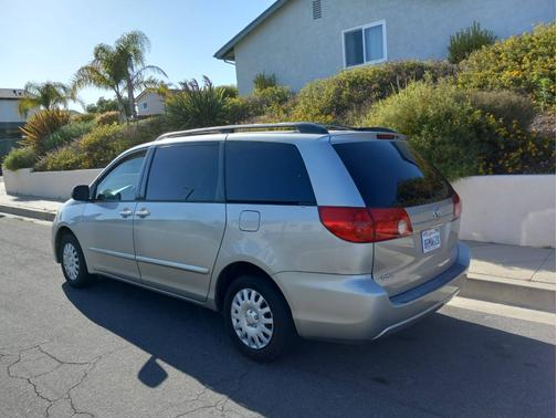 Photo 4 of 10 of 2006 Toyota Sienna LE