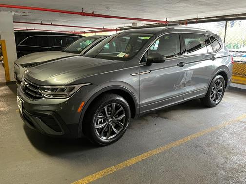 Gray 2023 Volkswagen Tiguan 2.0T SE