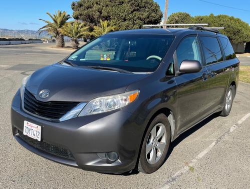 2014 Toyota Sienna LE