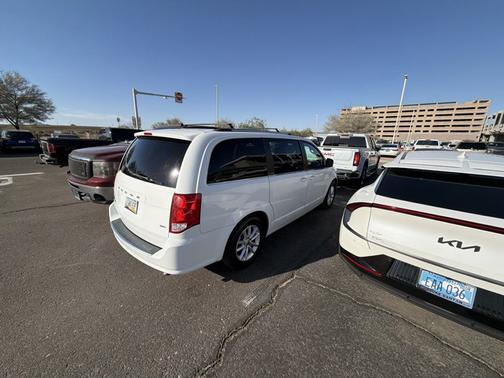 White 2019 Dodge Grand Caravan SXT