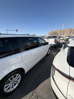 White 2019 Dodge Grand Caravan SXT