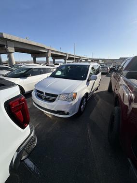 White 2019 Dodge Grand Caravan SXT