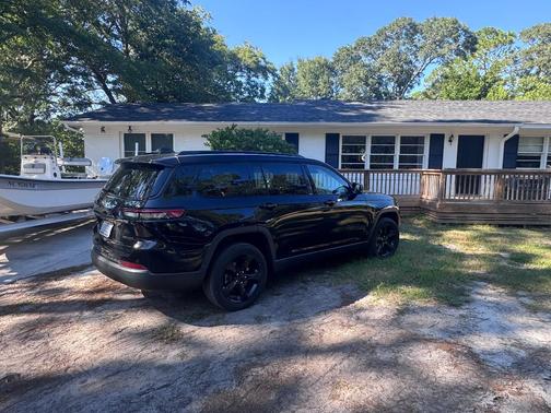 Black 2021 Jeep Grand Cherokee L Altitude