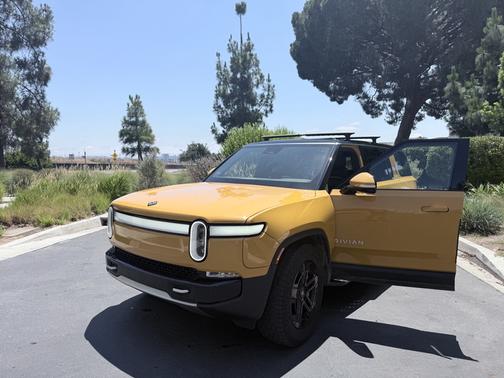 2023 Rivian R1S Adventure Quad-Motor Large Package