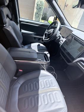 2023 Rivian R1S Adventure Quad-Motor Large Package