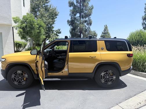 2023 Rivian R1S Adventure Quad-Motor Large Package