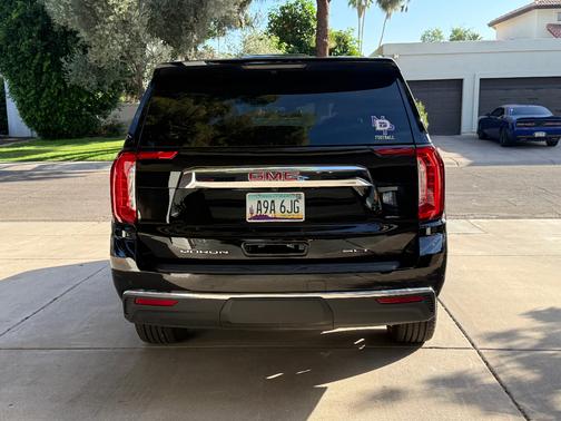 Black 2022 GMC Yukon SLT
