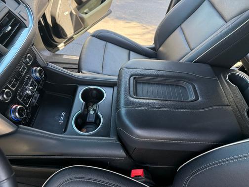 Black 2022 GMC Yukon SLT
