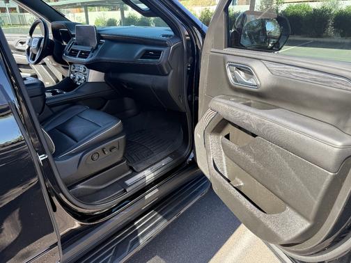 Black 2022 GMC Yukon SLT