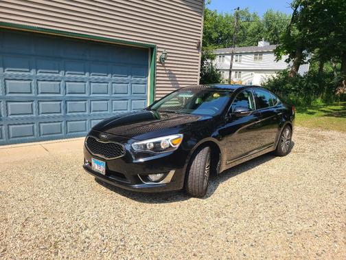 Black 2016 Kia Cadenza Base