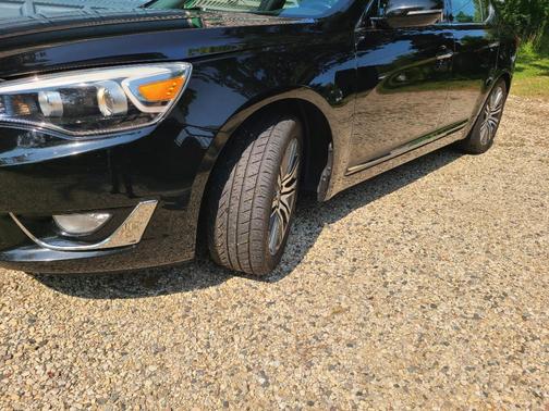 Black 2016 Kia Cadenza Base