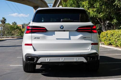 White 2024 BMW X5 PHEV xDrive50e