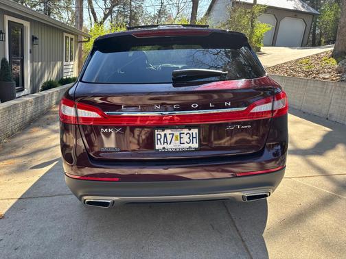 Red 2018 Lincoln MKX Reserve