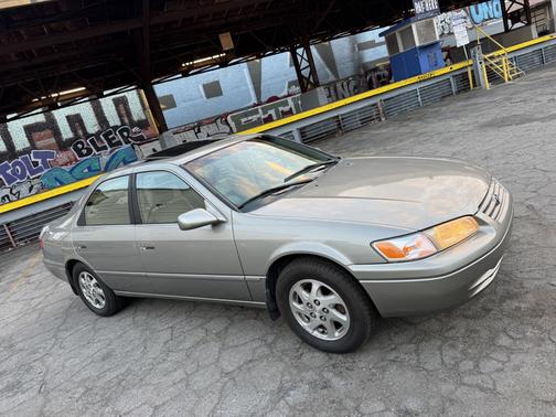 Gold 1999 Toyota Camry XLE V6