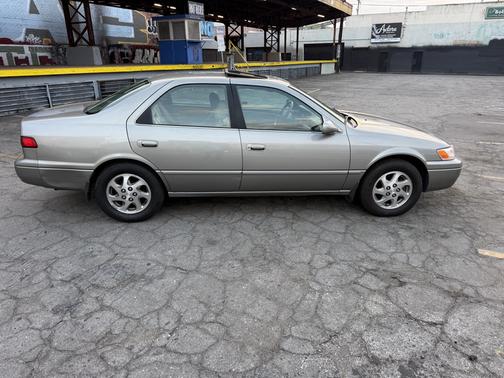 Gold 1999 Toyota Camry XLE V6