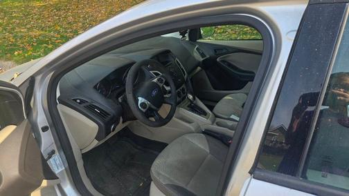 Silver 2012 Ford Focus SE