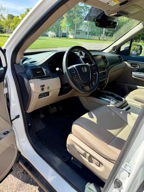 White 2023 Honda Ridgeline RTL