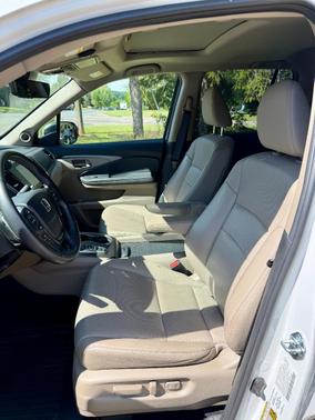 White 2023 Honda Ridgeline RTL