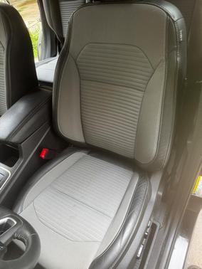 Black 2019 Ford Escape SE
