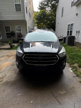 Black 2019 Ford Escape SE