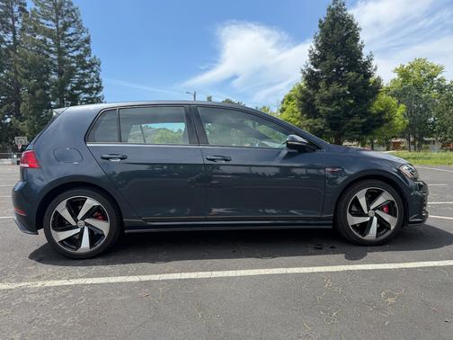 Blue 2018 Volkswagen Golf GTI 2.0T SE 4-Door