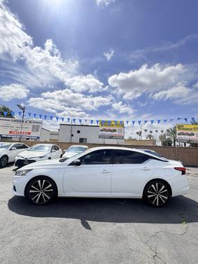 White 2020 Nissan Altima 2.5 SR