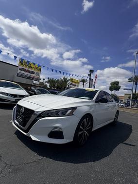 White 2020 Nissan Altima 2.5 SR