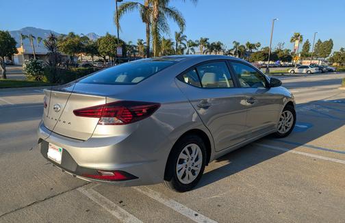Silver 2020 Hyundai ELANTRA SE