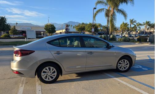 Silver 2020 Hyundai ELANTRA SE