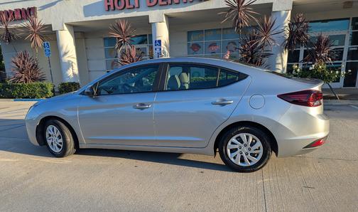 Silver 2020 Hyundai ELANTRA SE