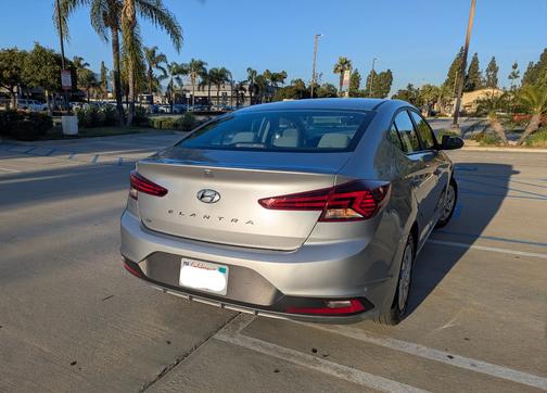 Silver 2020 Hyundai ELANTRA SE