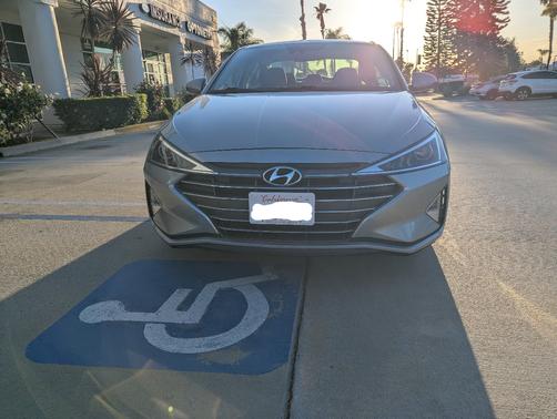 Silver 2020 Hyundai ELANTRA SE