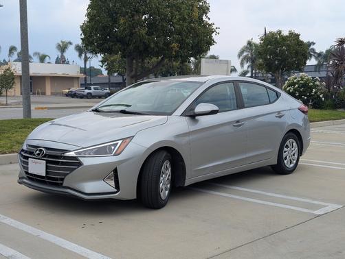 Silver 2020 Hyundai ELANTRA SE