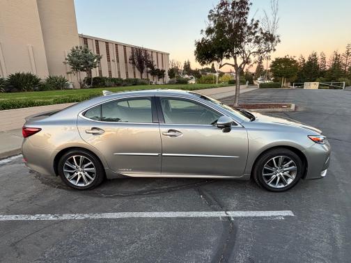 2018 Lexus ES 300h Base