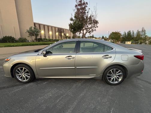 2018 Lexus ES 300h Base