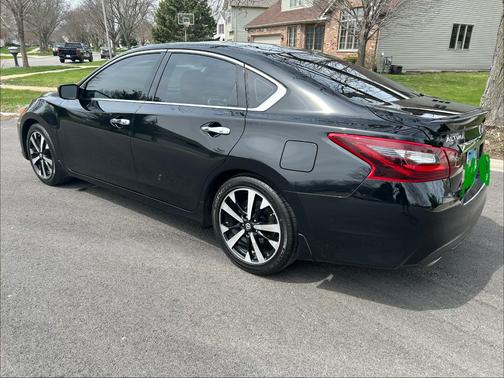 Black 2018 Nissan Altima 2.5 SR