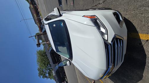 White 2018 Chevrolet Traverse LT Cloth